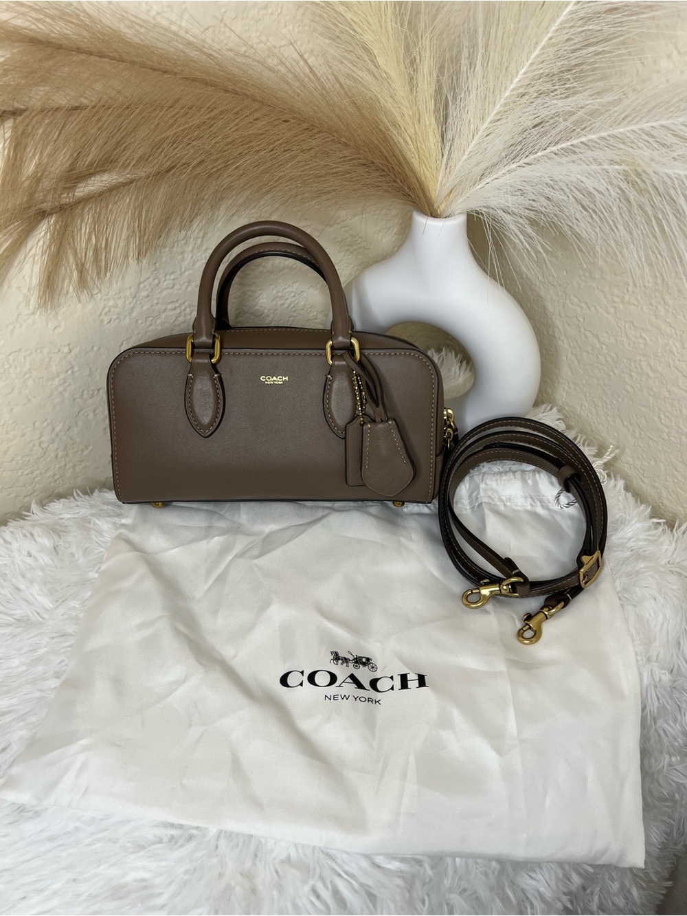 💕EUC Coach💕 Taupe Brown Leather Bag with Gold Hardware - Picture 2 of 11